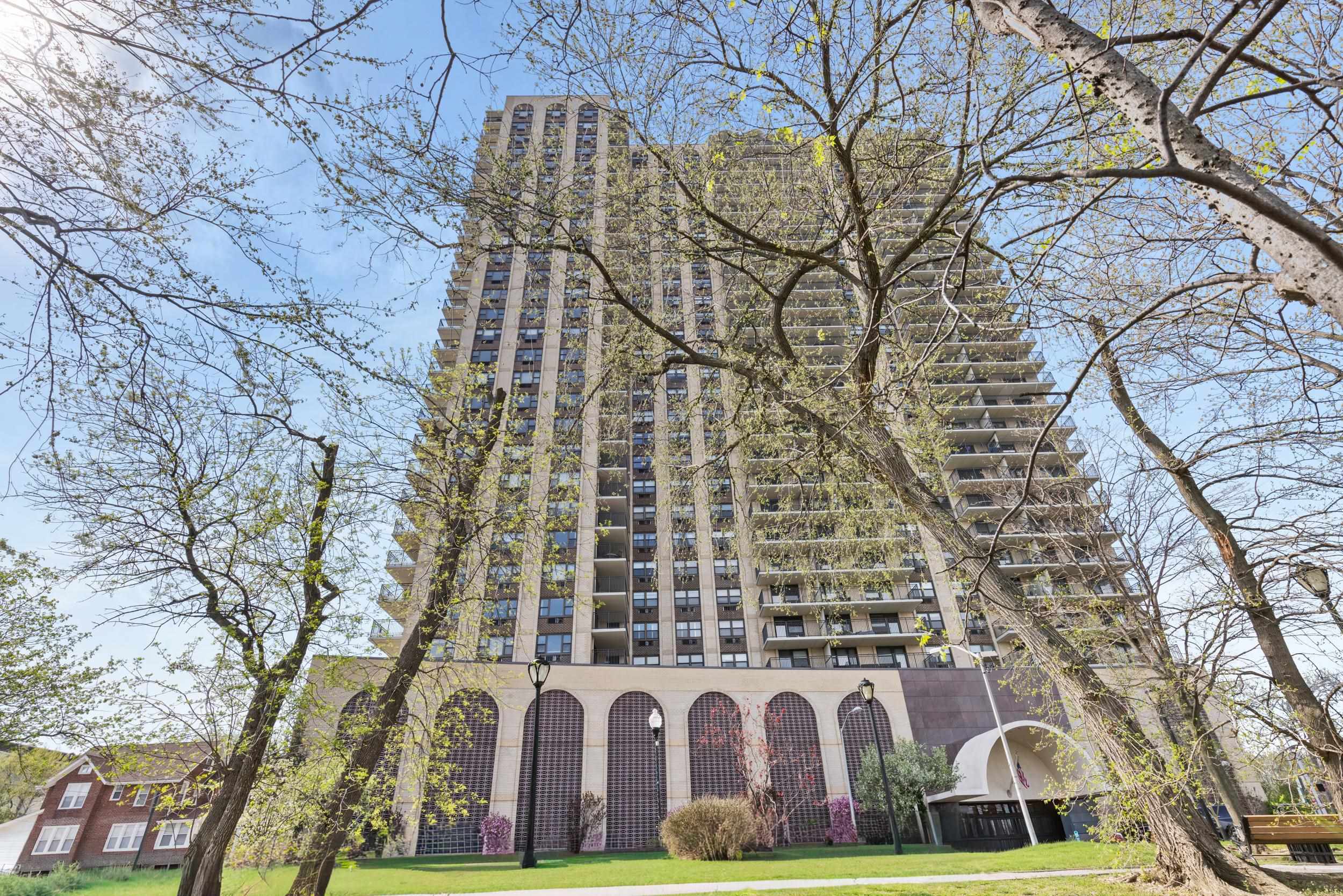 7855 BLVD EAST Unit: 19G
