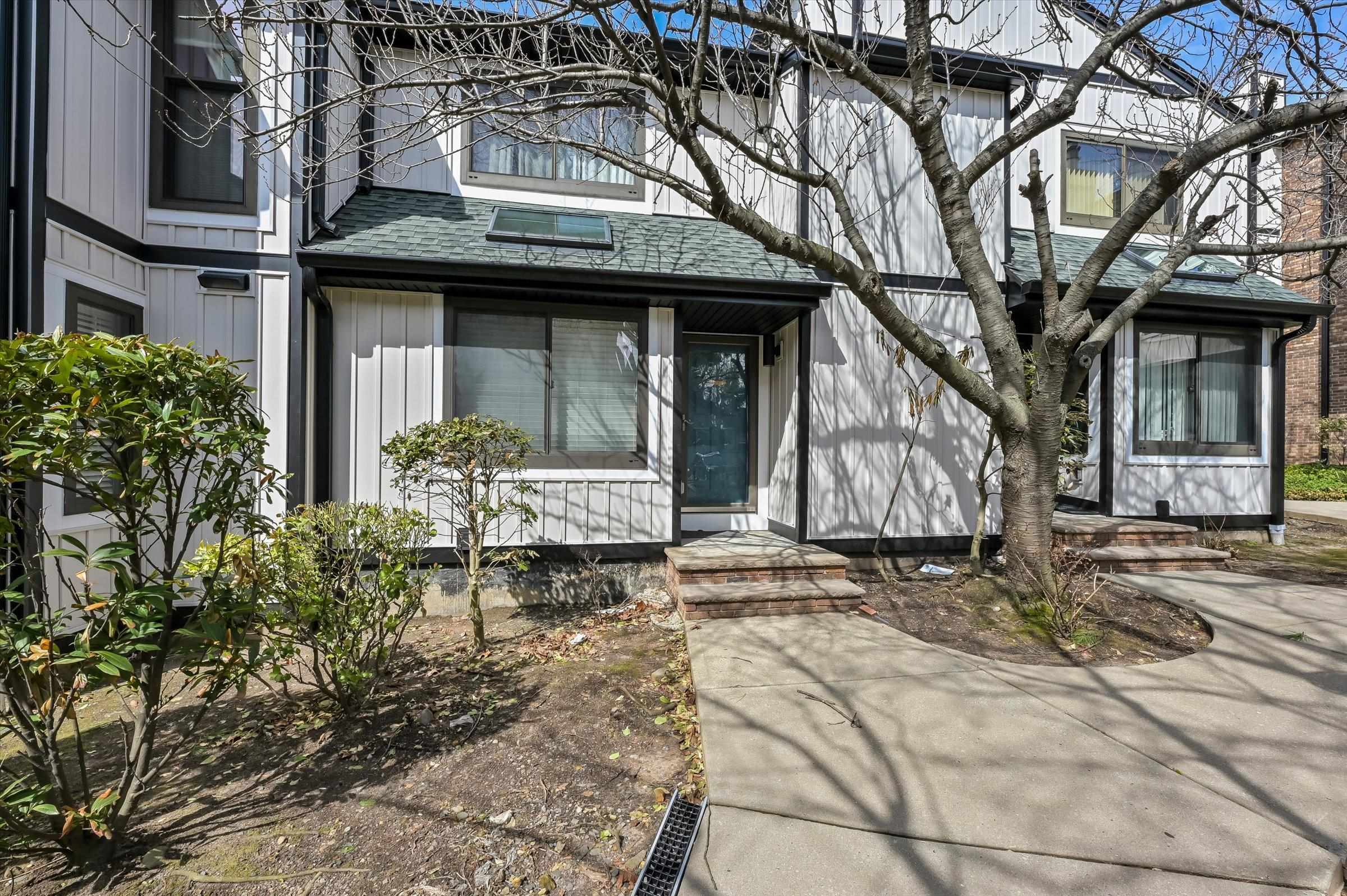1537 JOHN ST