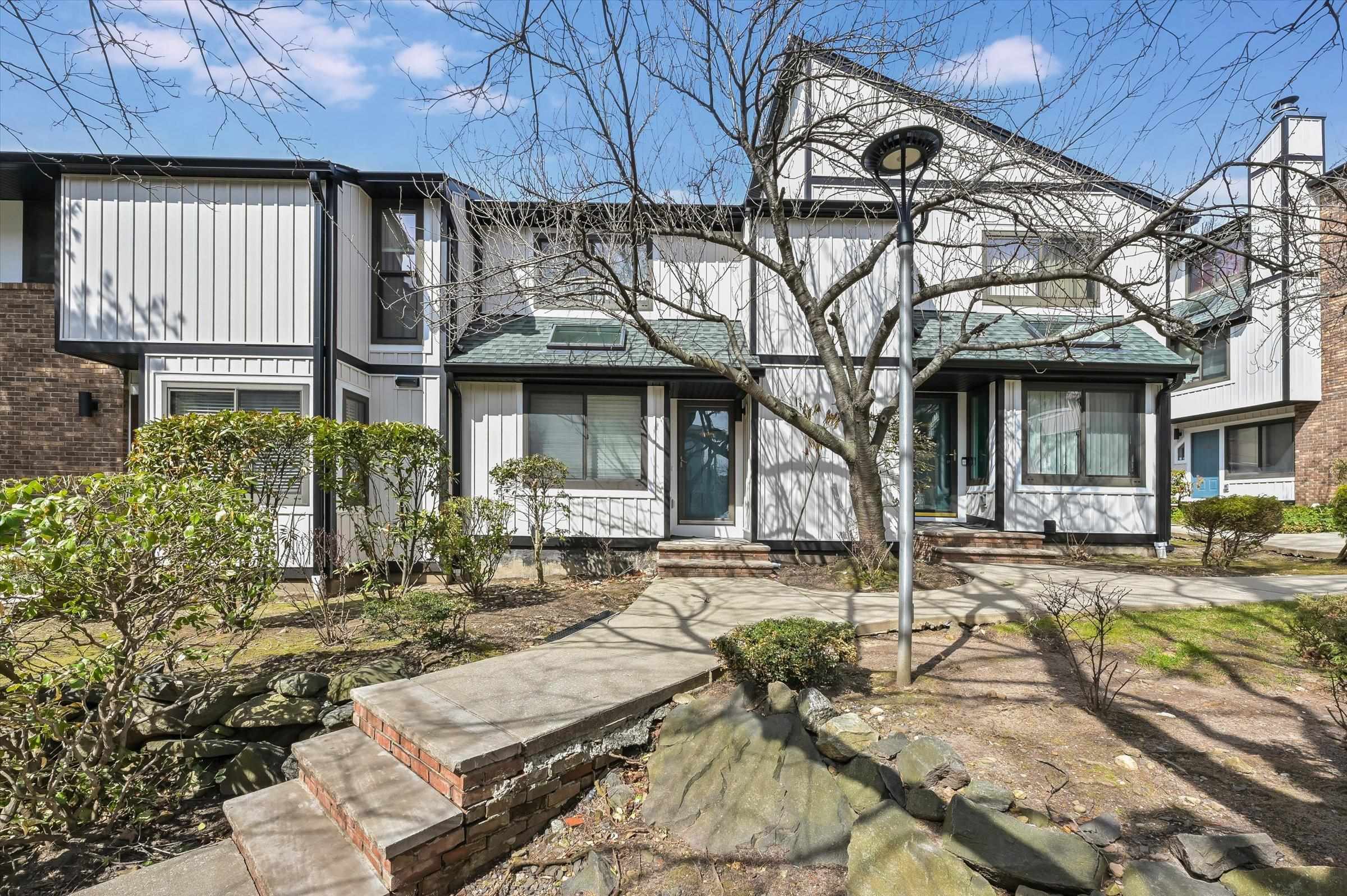1537 JOHN ST