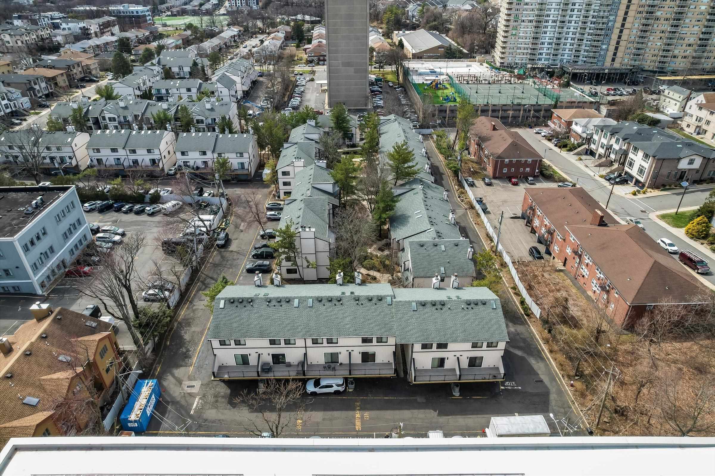 1537 JOHN ST