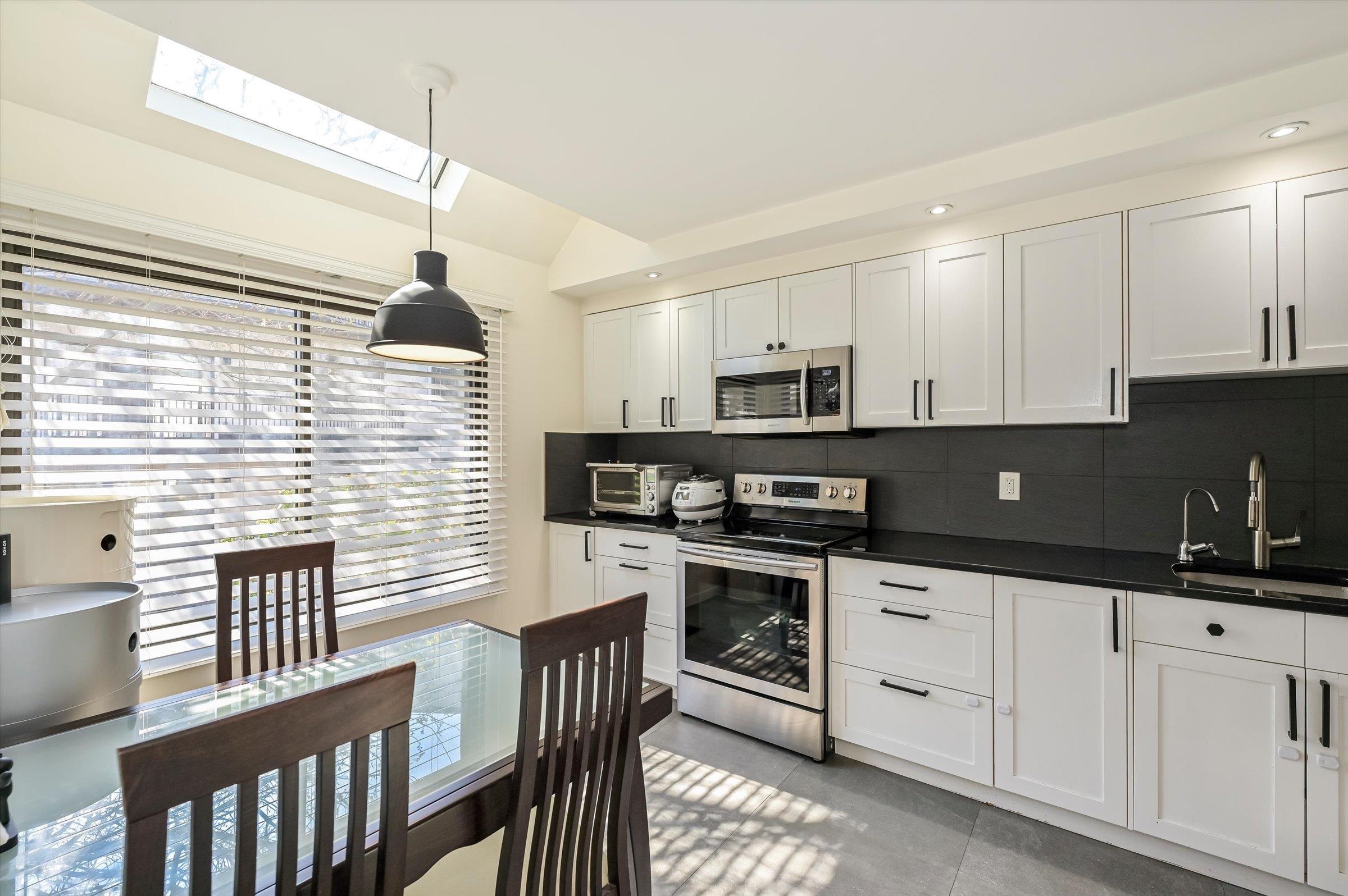 1537 JOHN ST
