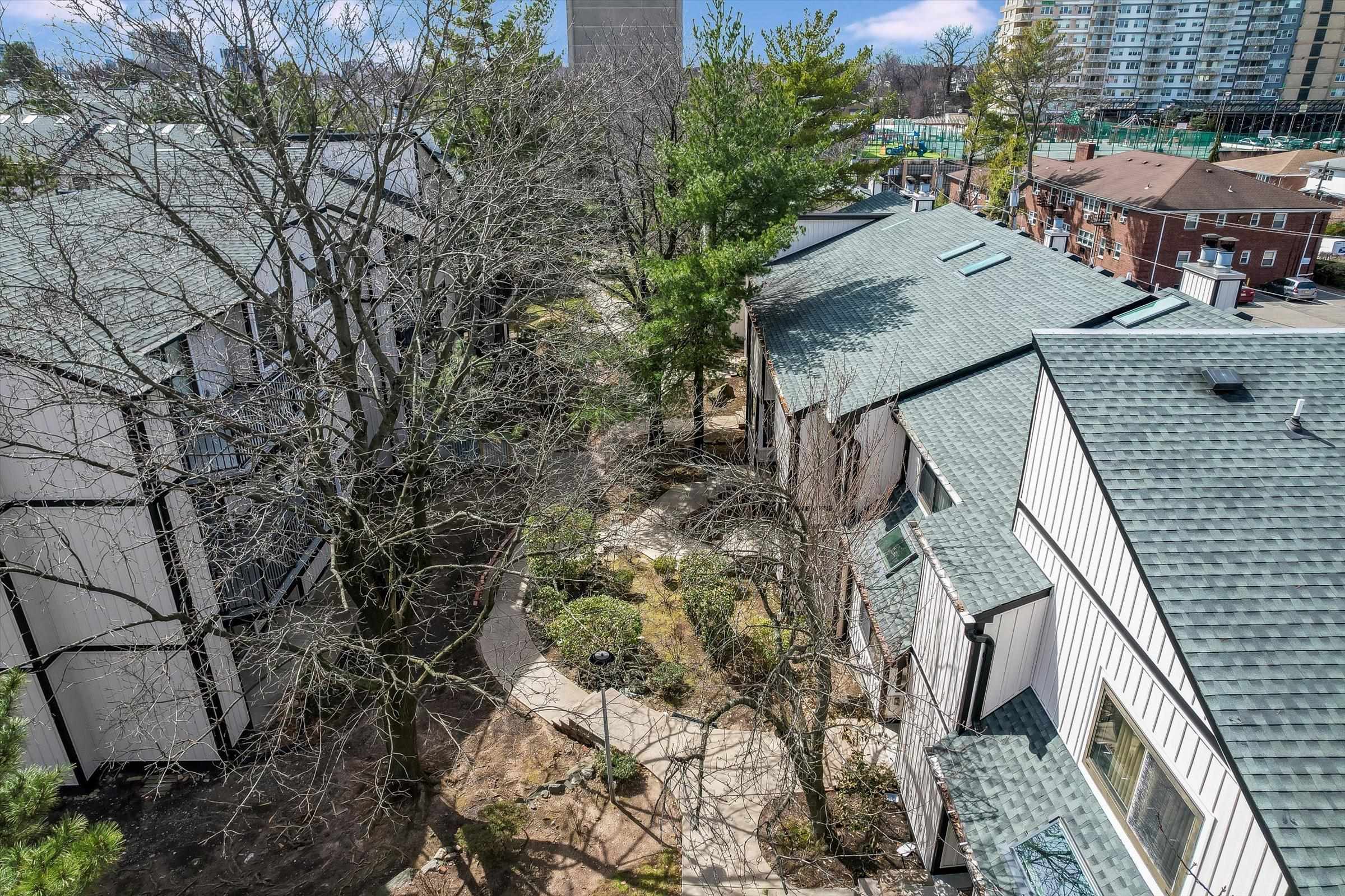 1537 JOHN ST