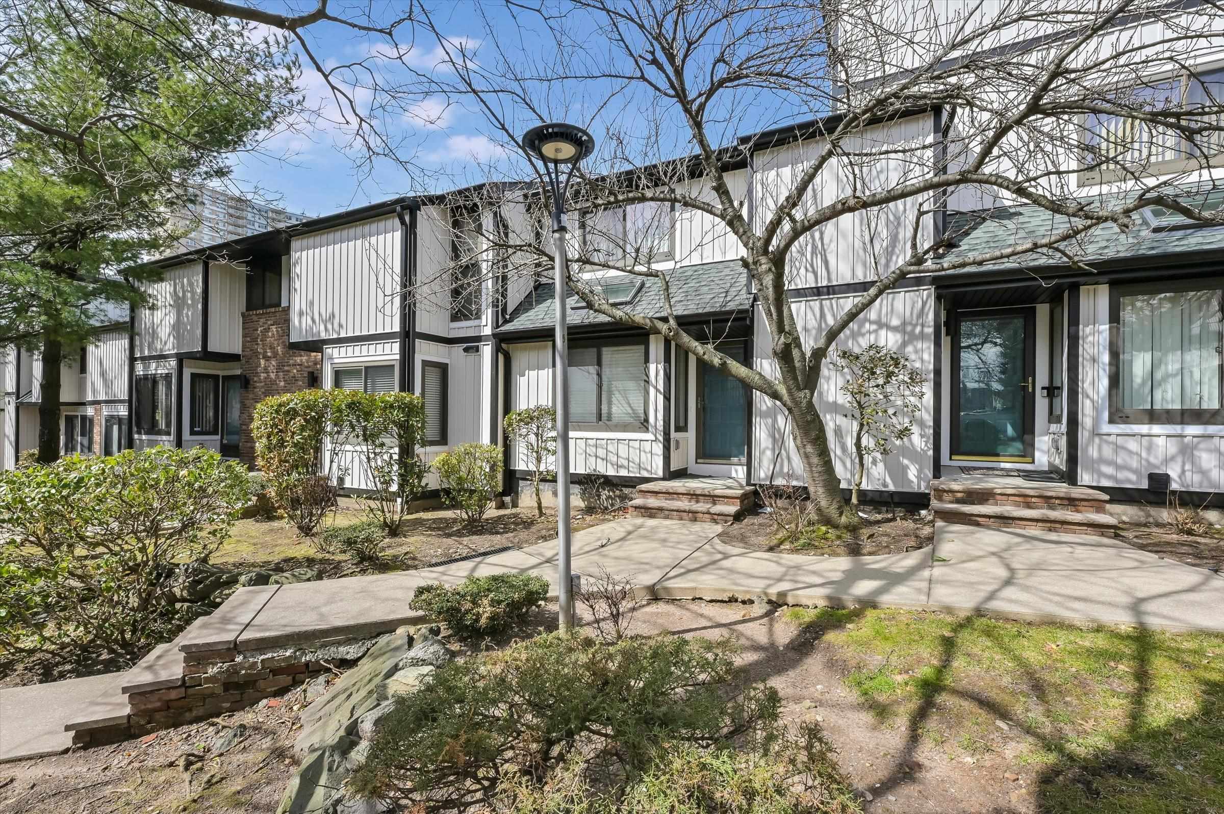 1537 JOHN ST