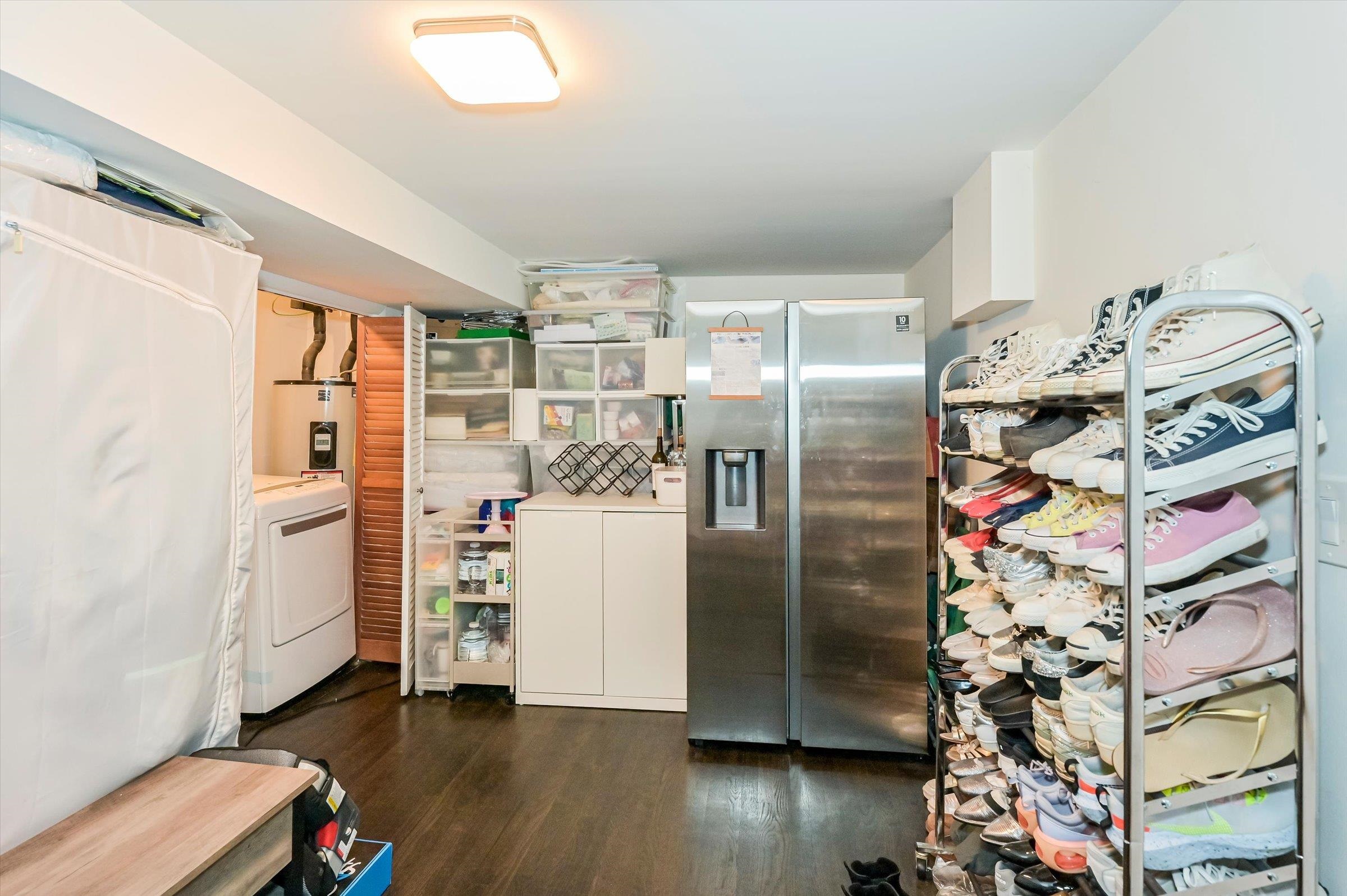 1537 JOHN ST