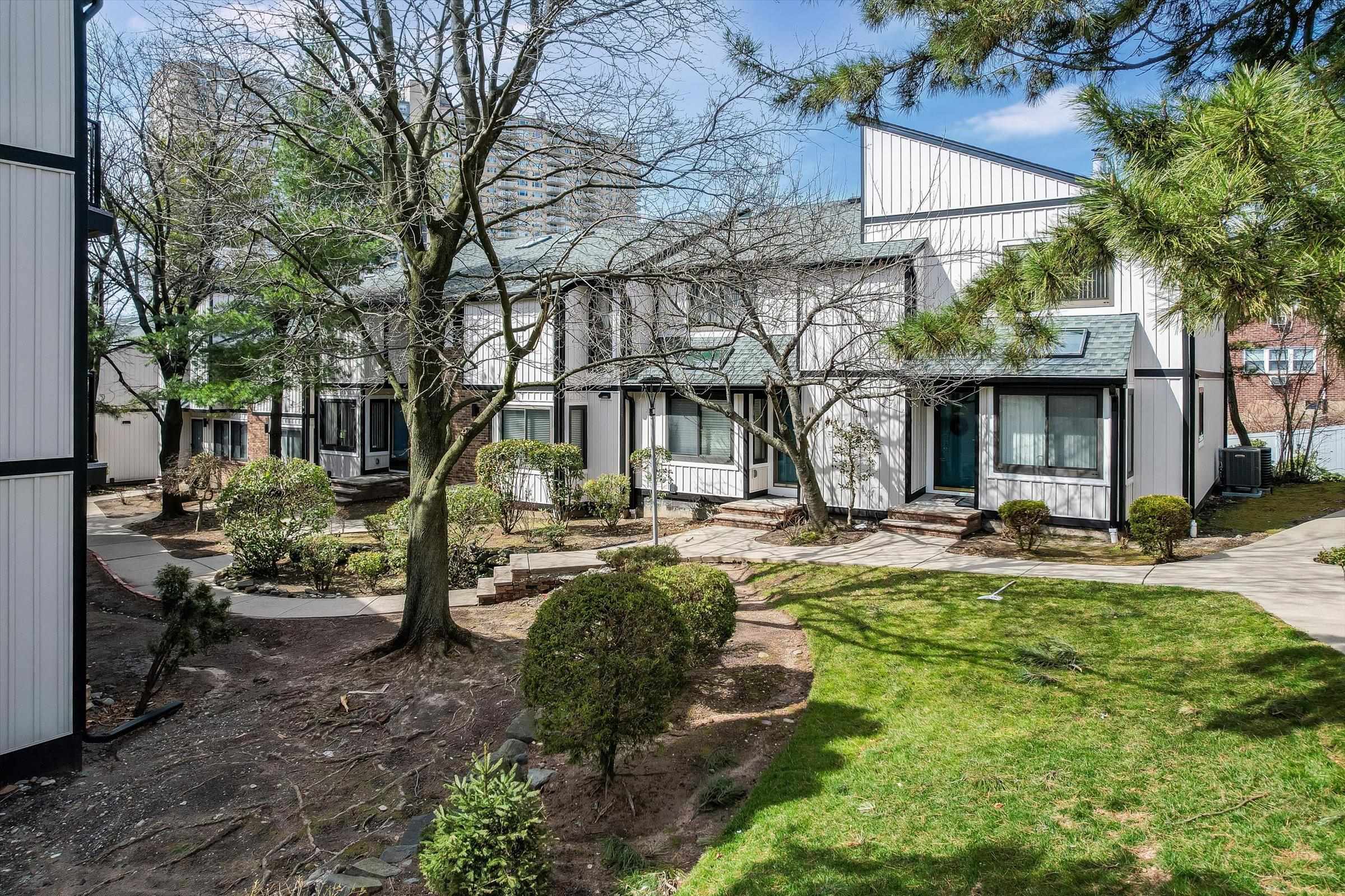 1537 JOHN ST