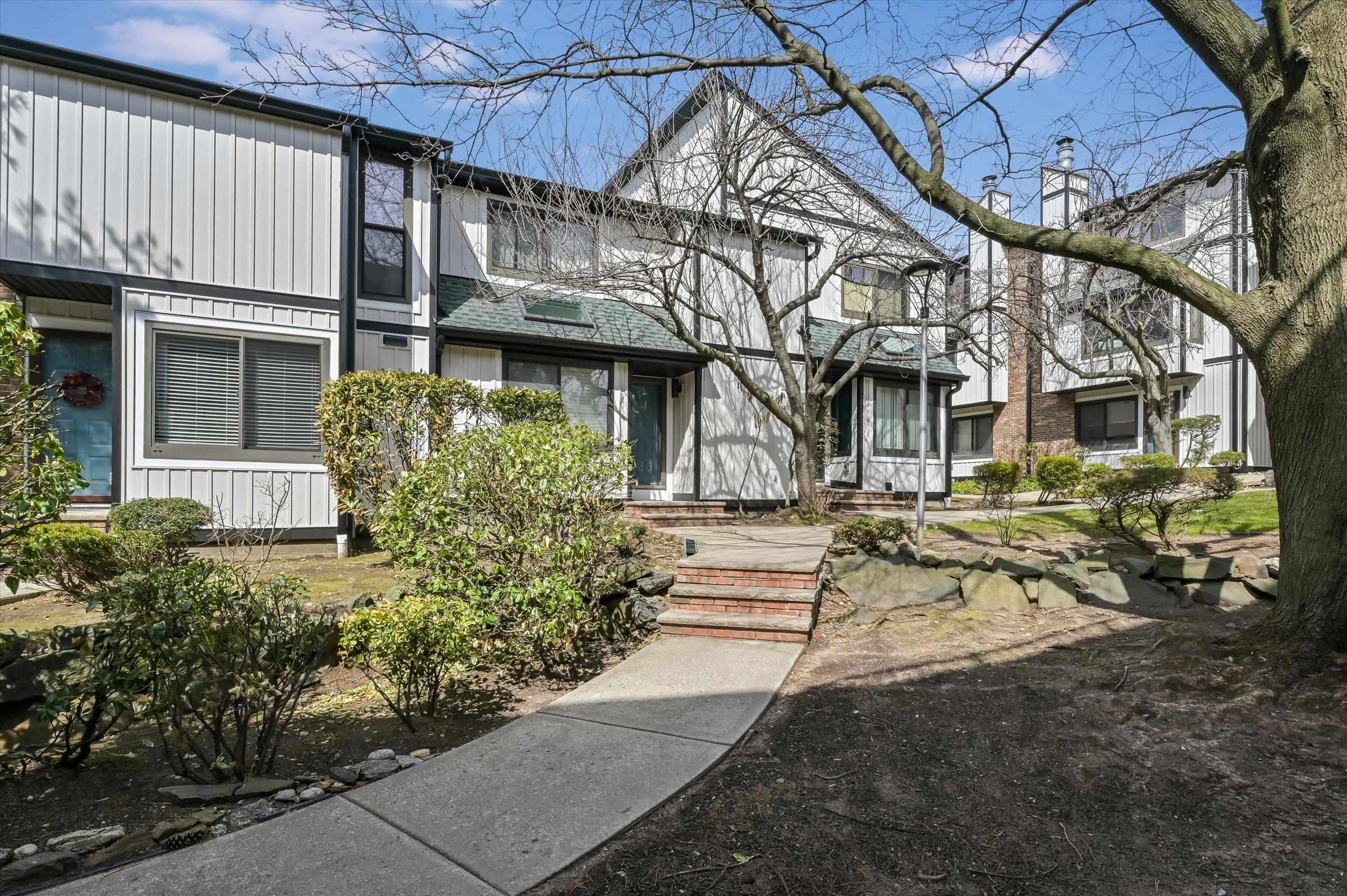 1537 JOHN ST