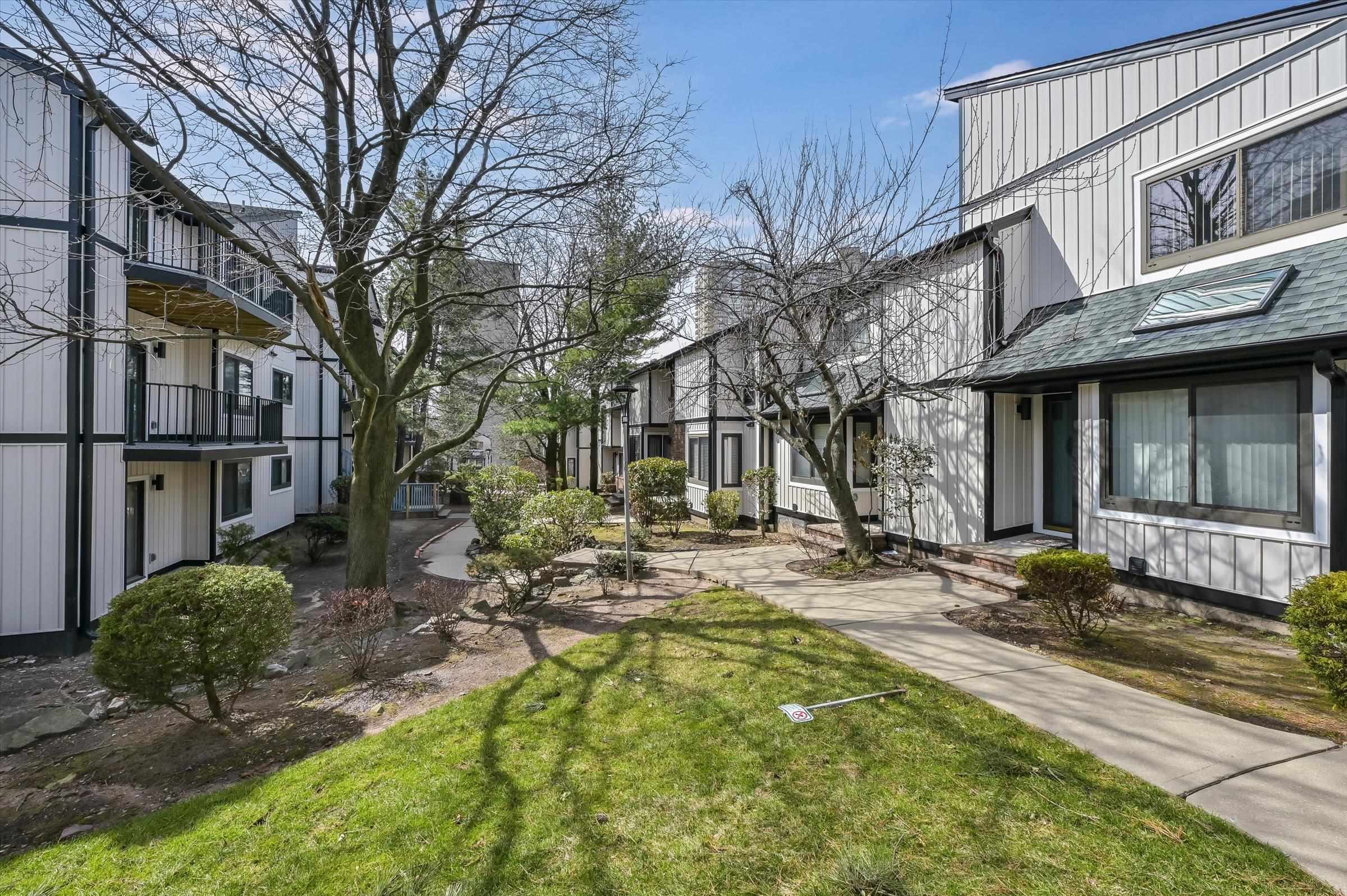 1537 JOHN ST
