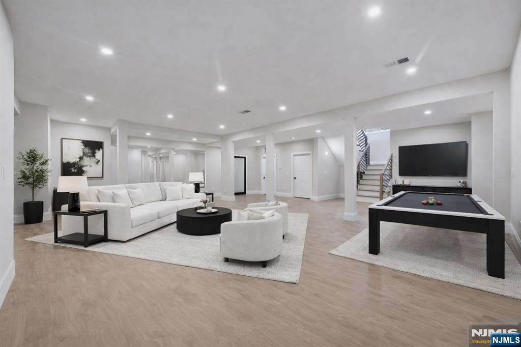 121 Engle Street