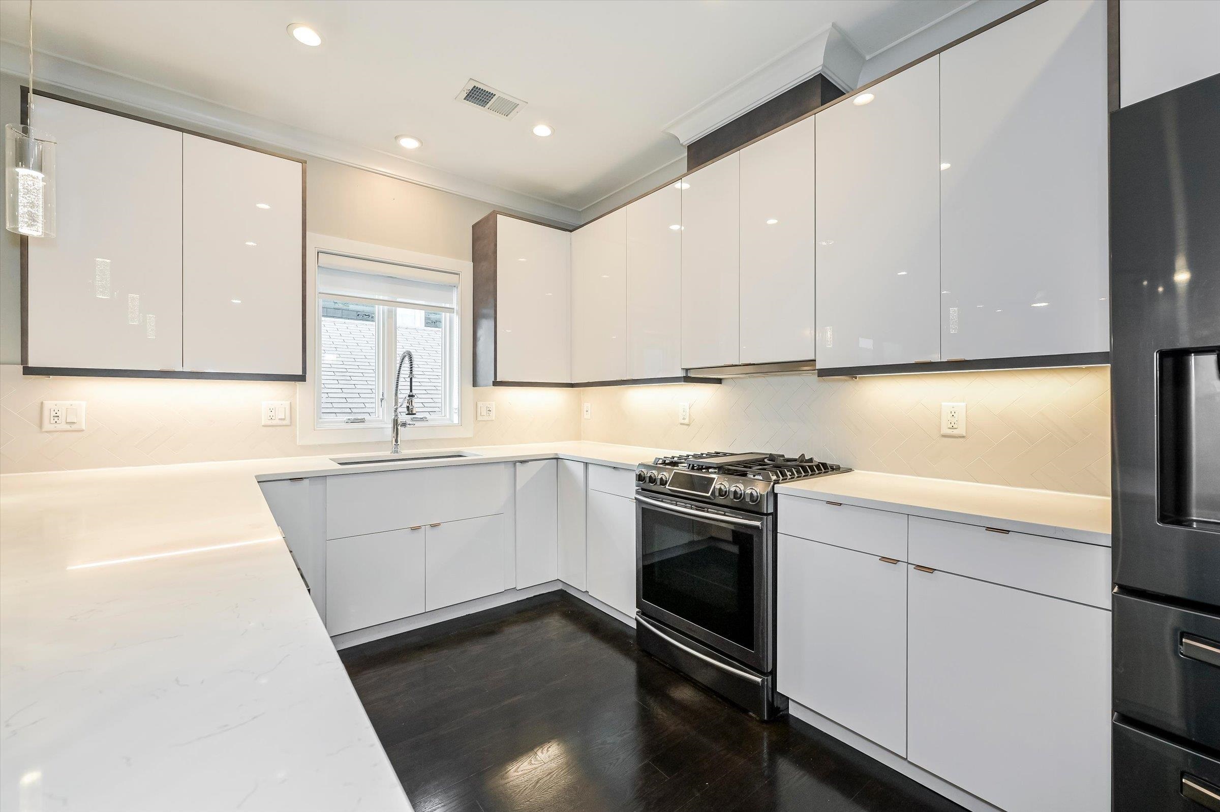 53 PROSPECT ST Unit: 2