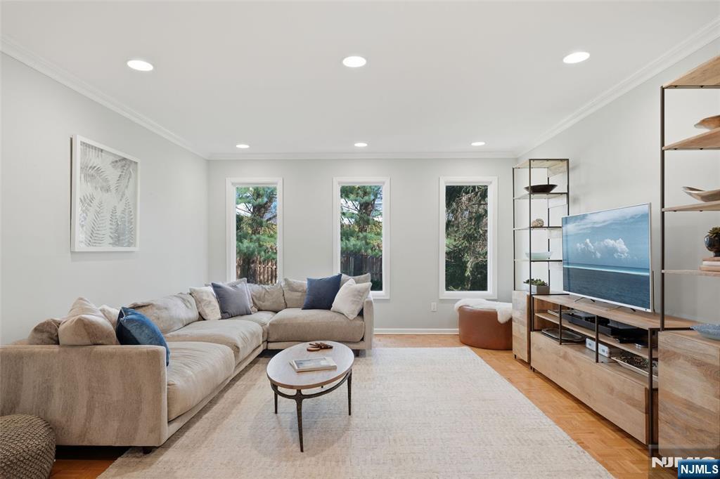 89 Surrey Lane