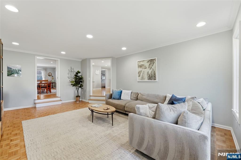 89 Surrey Lane