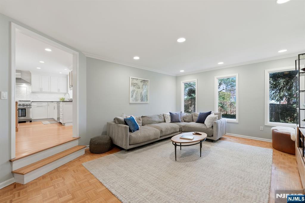89 Surrey Lane