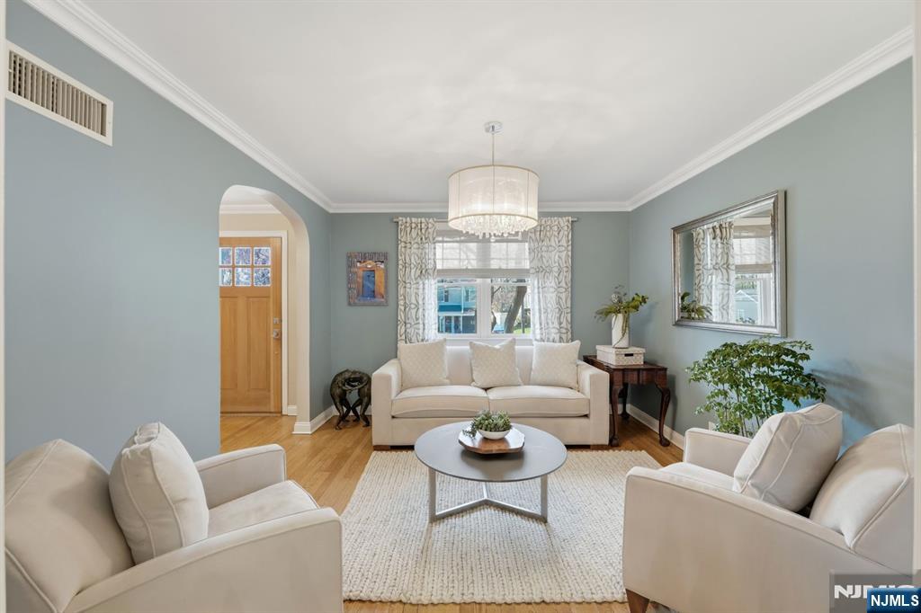 89 Surrey Lane