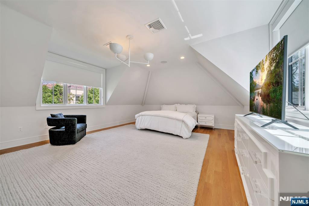 89 Depeyster Avenue