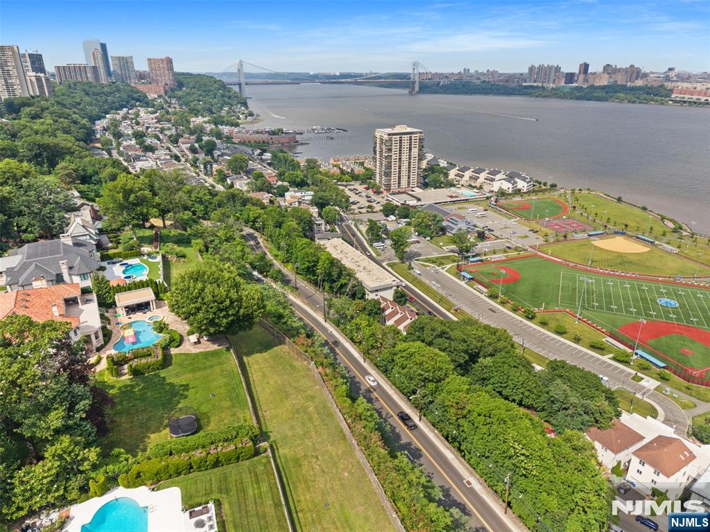 1150 River Road 4H