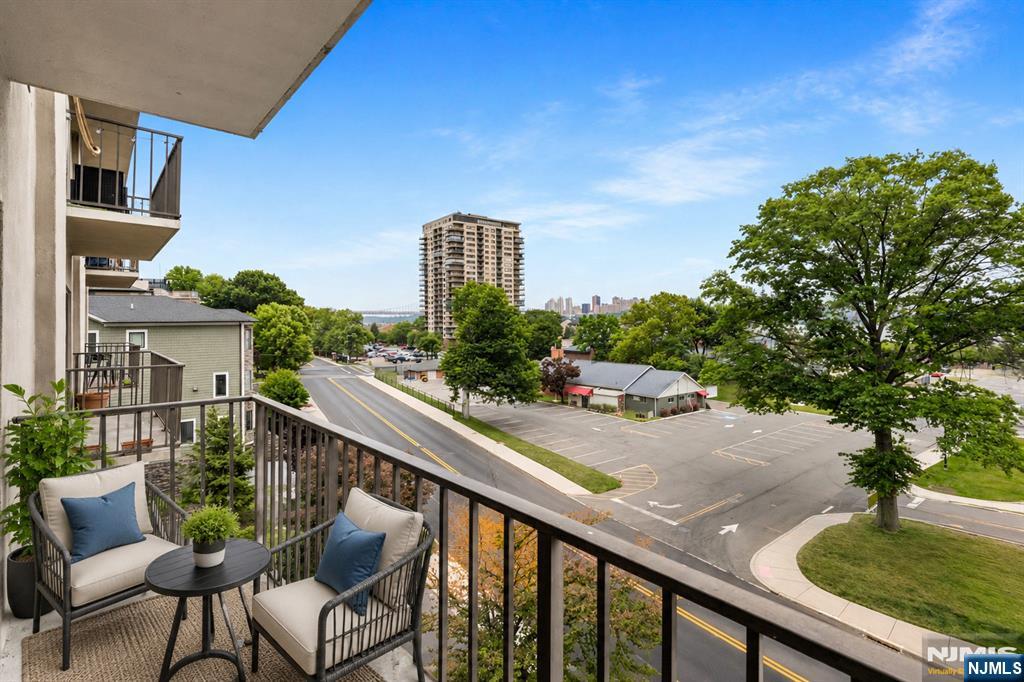 1150 River Road 4H