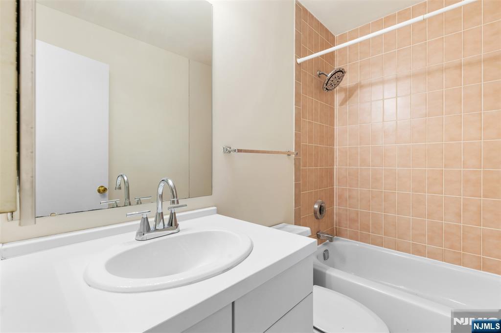 1150 River Road 4H