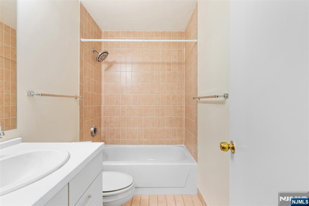 1150 River Road 4H