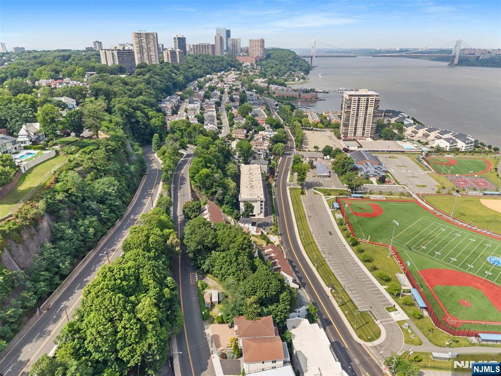 1150 River Road 4H