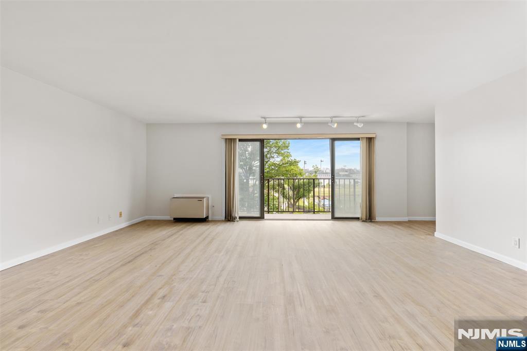 1150 River Road 4H
