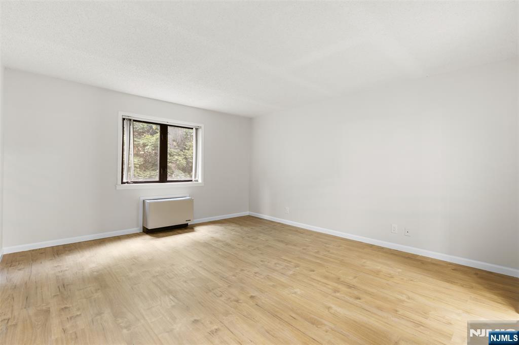 1150 River Road 4H