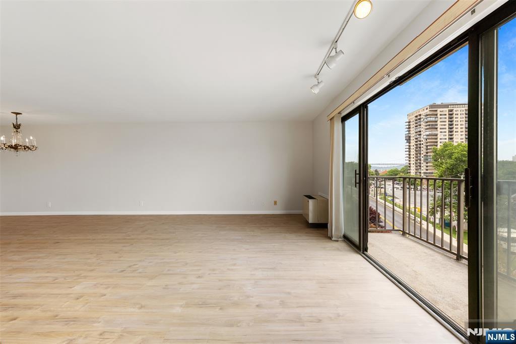 1150 River Road 4H