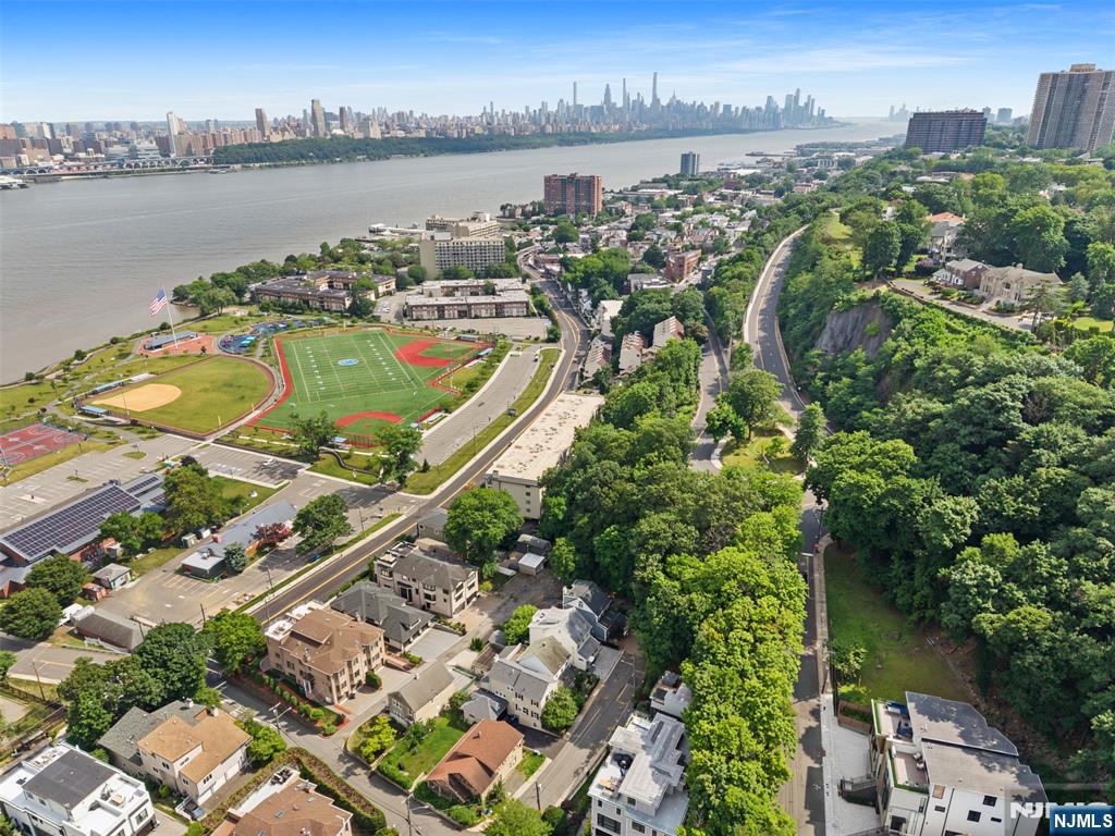 1150 River Road 4H