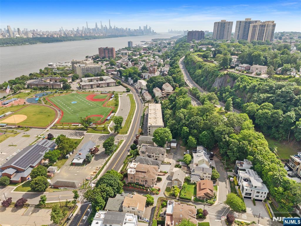1150 River Road 4H