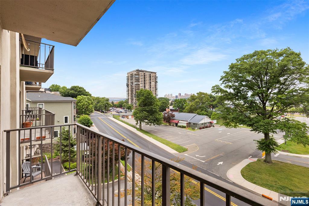 1150 River Road 4H