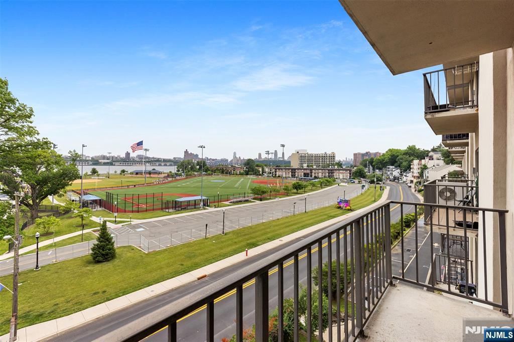 1150 River Road 4H