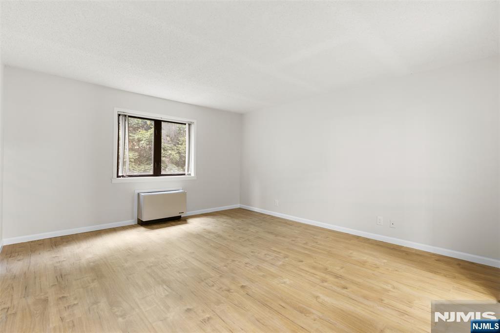 1150 River Road 4H