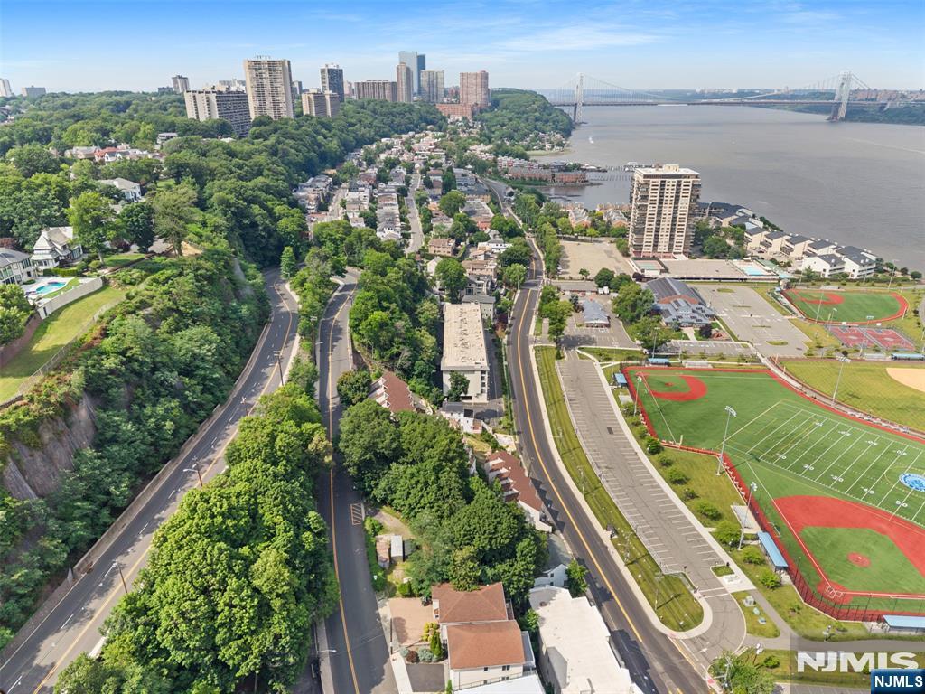 1150 River Road 4H