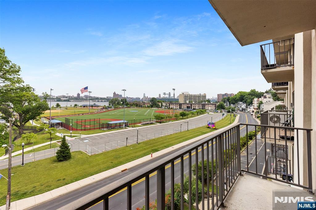 1150 River Road 4H