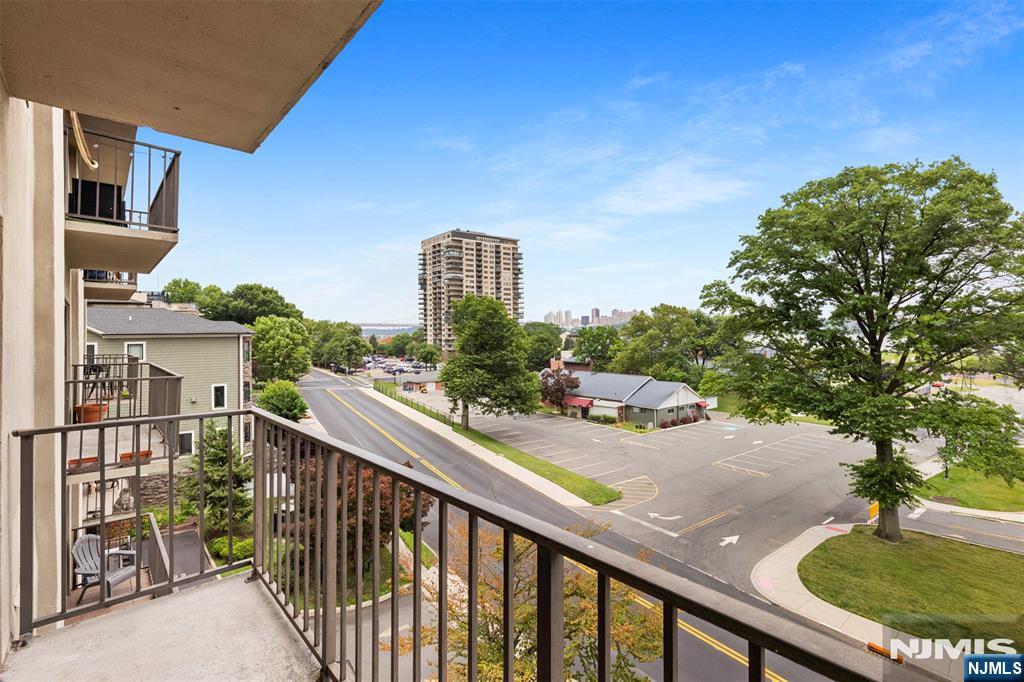 1150 River Road 4H