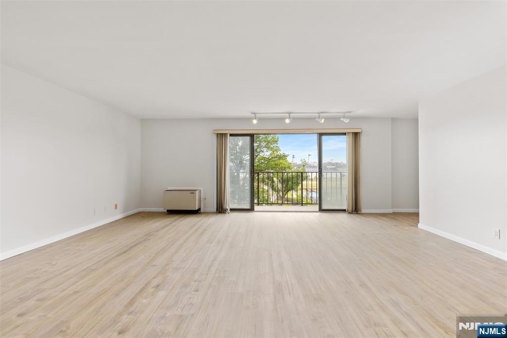 1150 River Road 4H