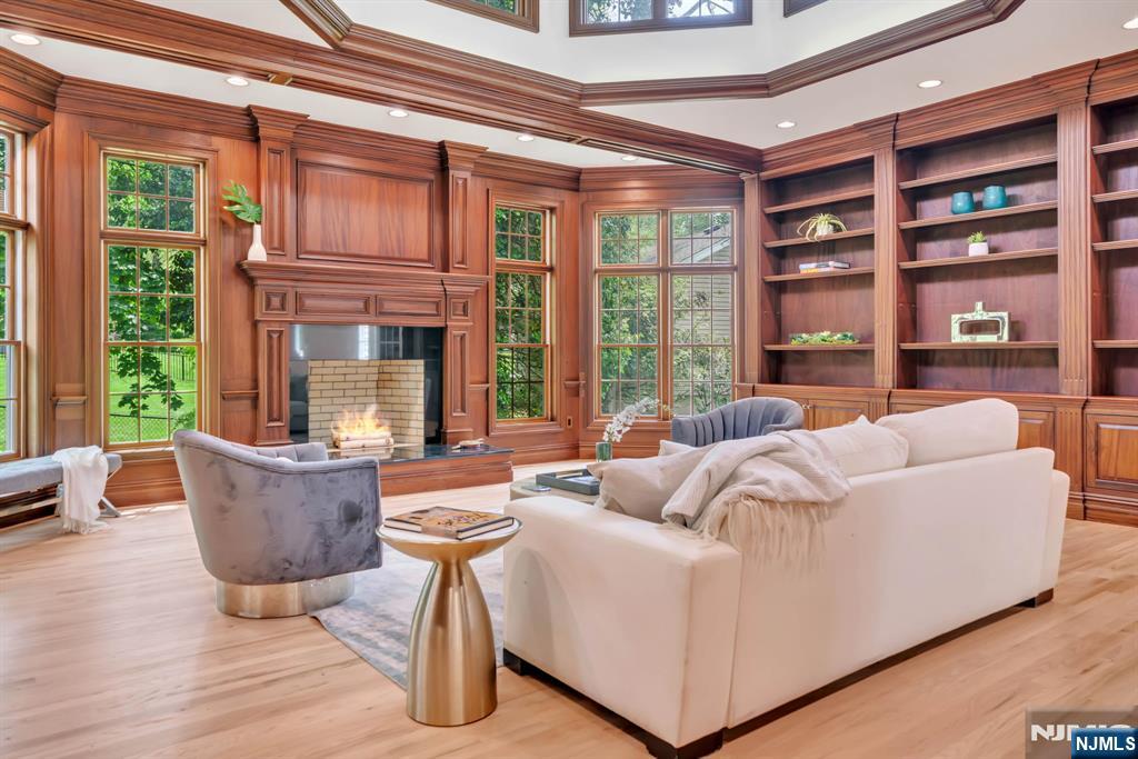 8 Lauren Pond Court