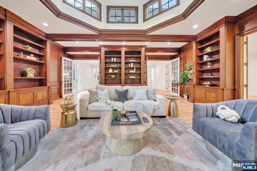 8 Lauren Pond Court