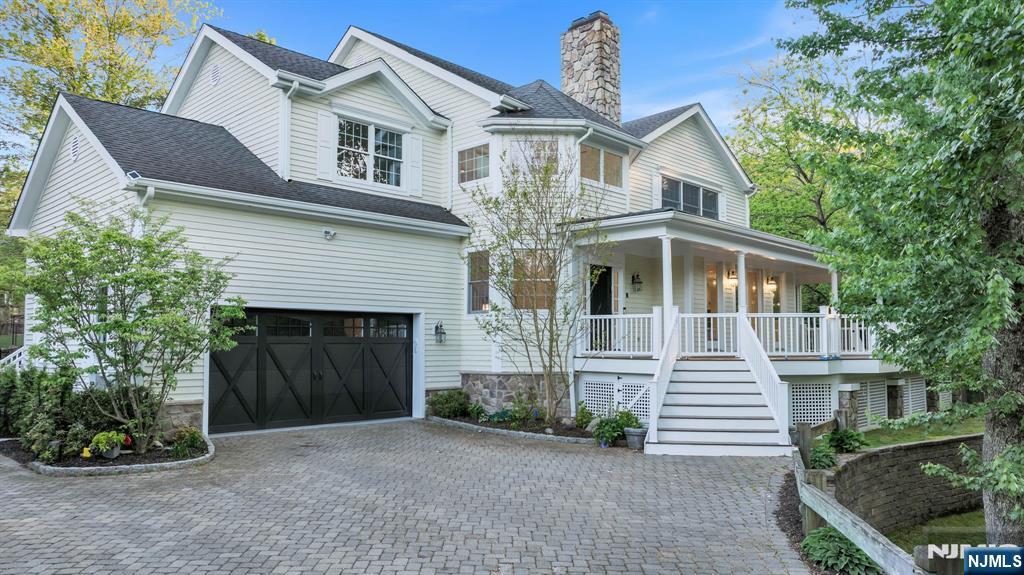 8 Lauren Pond Court