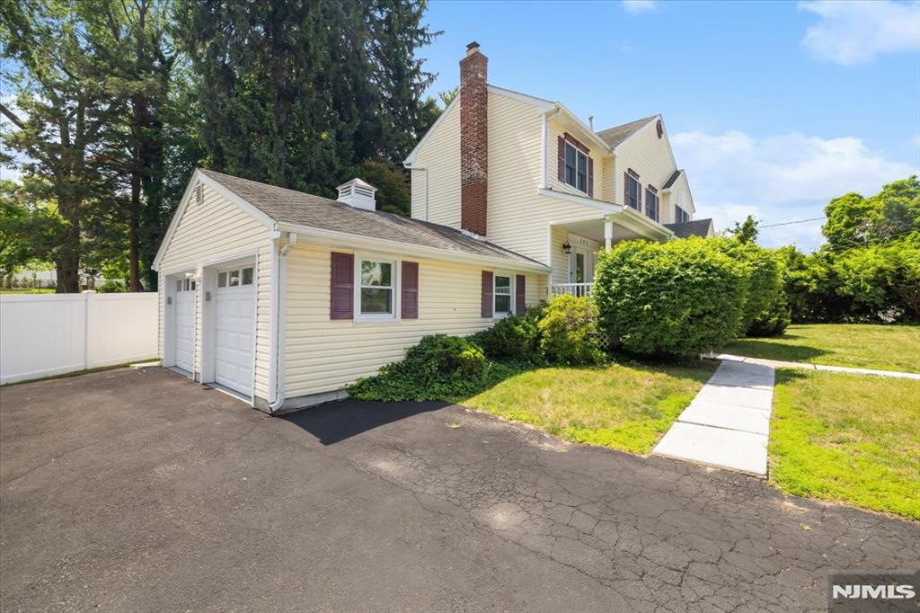583 Brookside Avenue