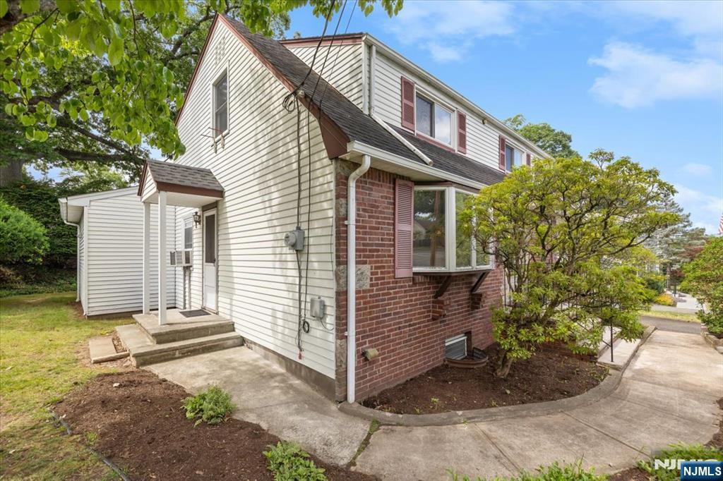 346 E Woodland Road