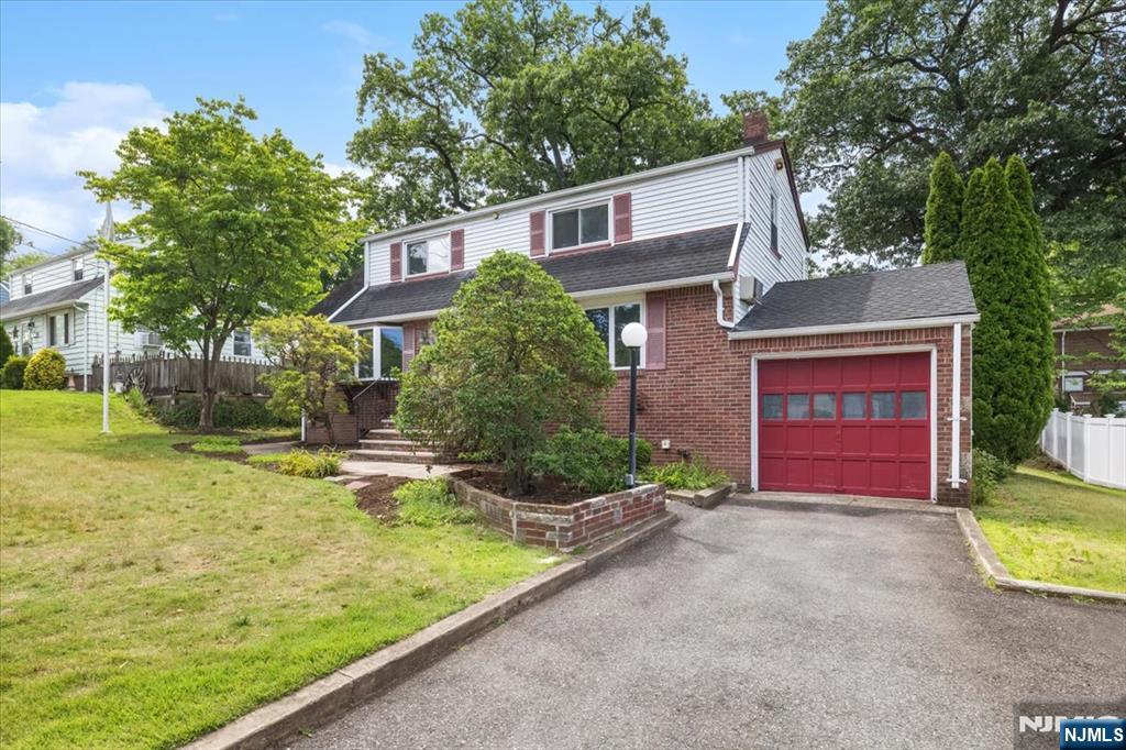 346 E Woodland Road