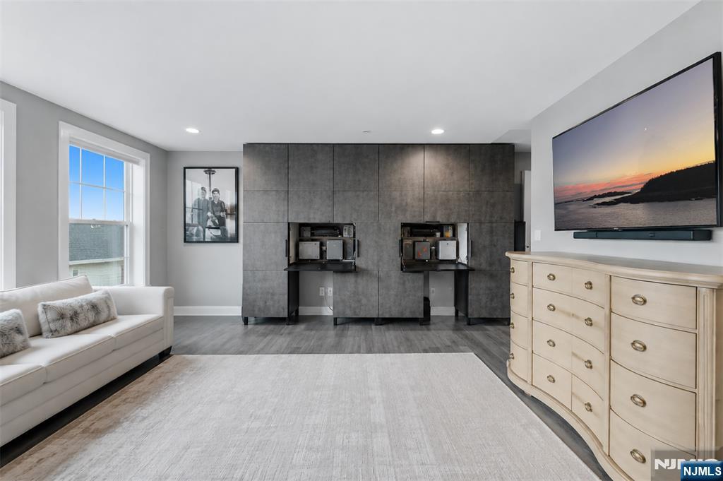 3315 The Plaza