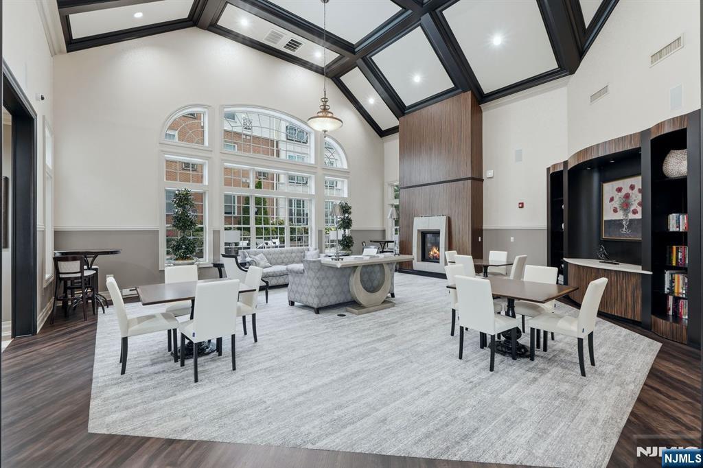 3315 The Plaza
