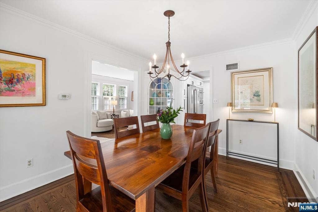 734 Greentree Lane