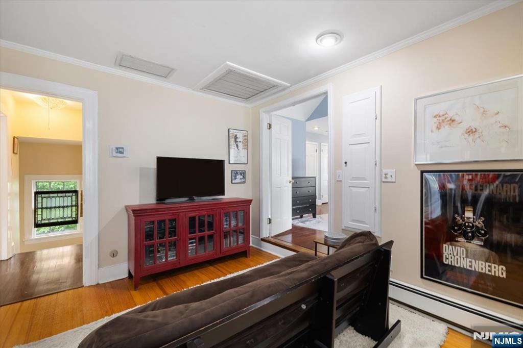 734 Greentree Lane