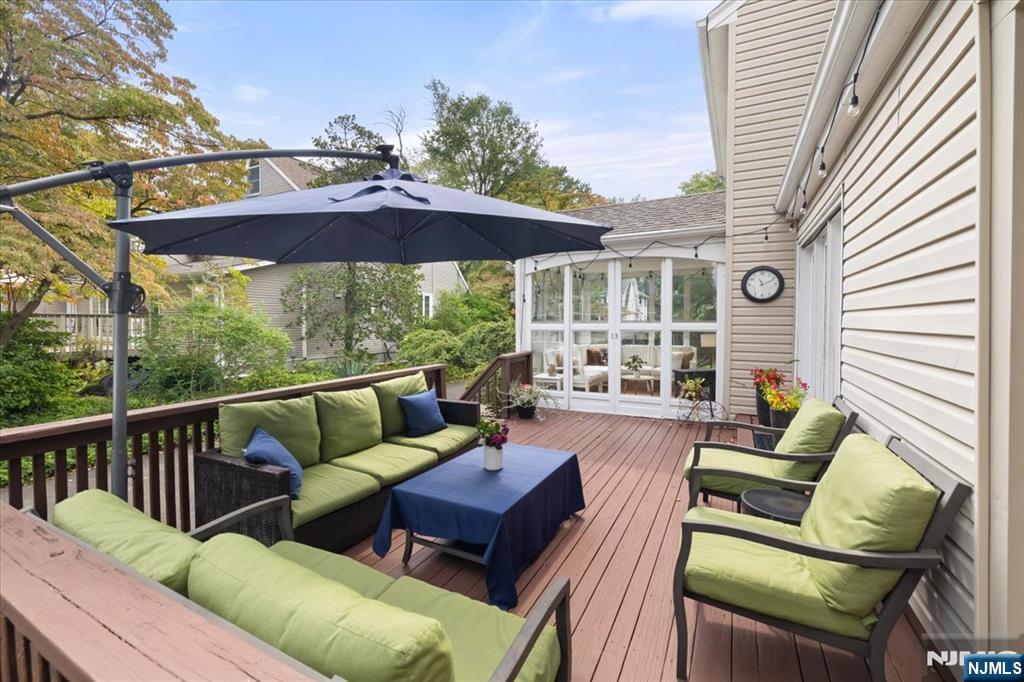734 Greentree Lane