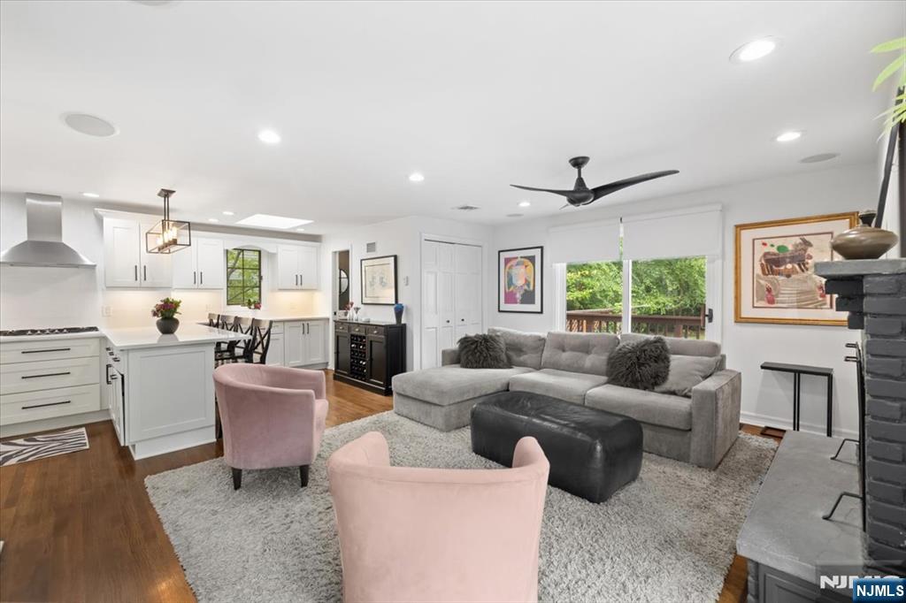 734 Greentree Lane