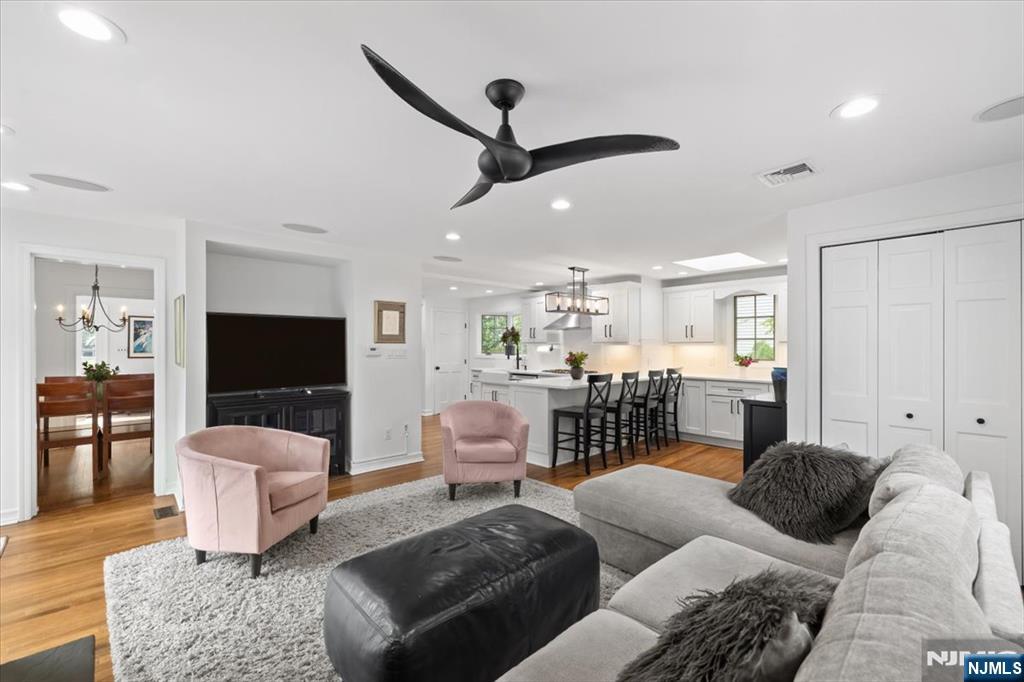 734 Greentree Lane