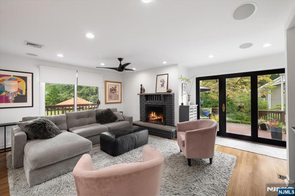 734 Greentree Lane