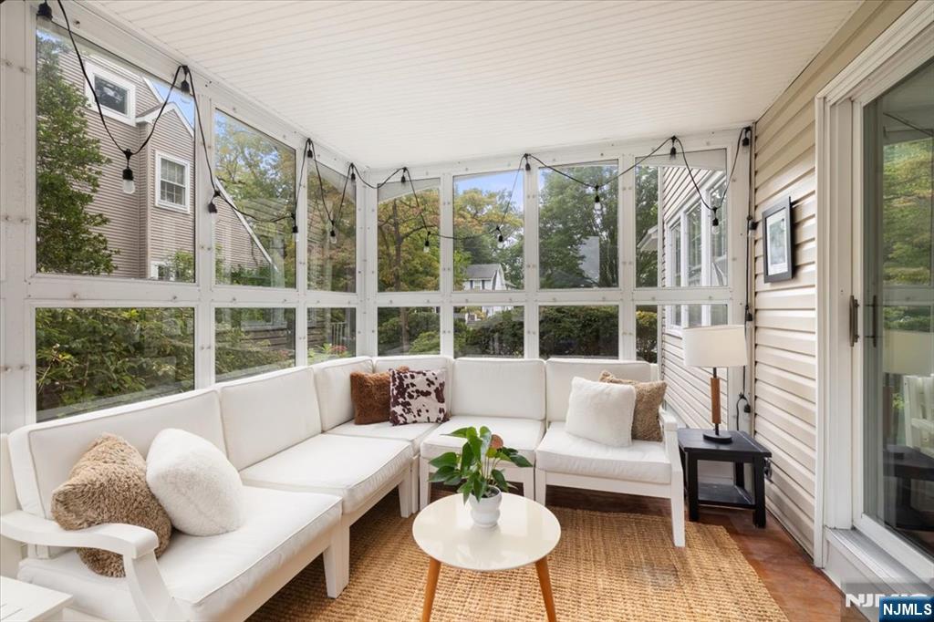 734 Greentree Lane